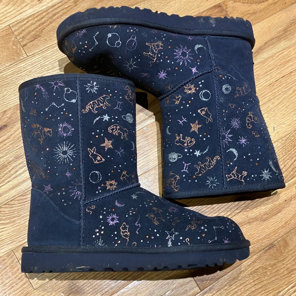 UGG navy Classic Zodiac Short Boots 7 worn once sparkle astrology